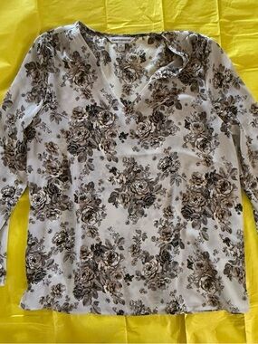 Counterparts Floral V-Neck Long Sleeve Blouse in Taupe and Cream
